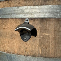 Flaschenoeffner für Holzfass