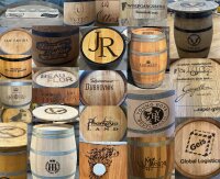 FASS MIT IHREM LOGO - Personalisiertes geschliffenes 225L Weinfass:  1x Bauch, natur, verzinkte Spannringe