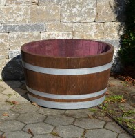 D 70cm - Weinfass halbiert: palisanderfarben lasiert mit silbernen Reifen aus Eichenholz