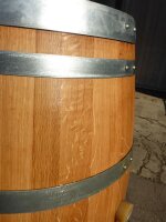 225L Weinfass geöffnet als Regentonne - geschliffen und geölt mit silber lackierten Ringen
